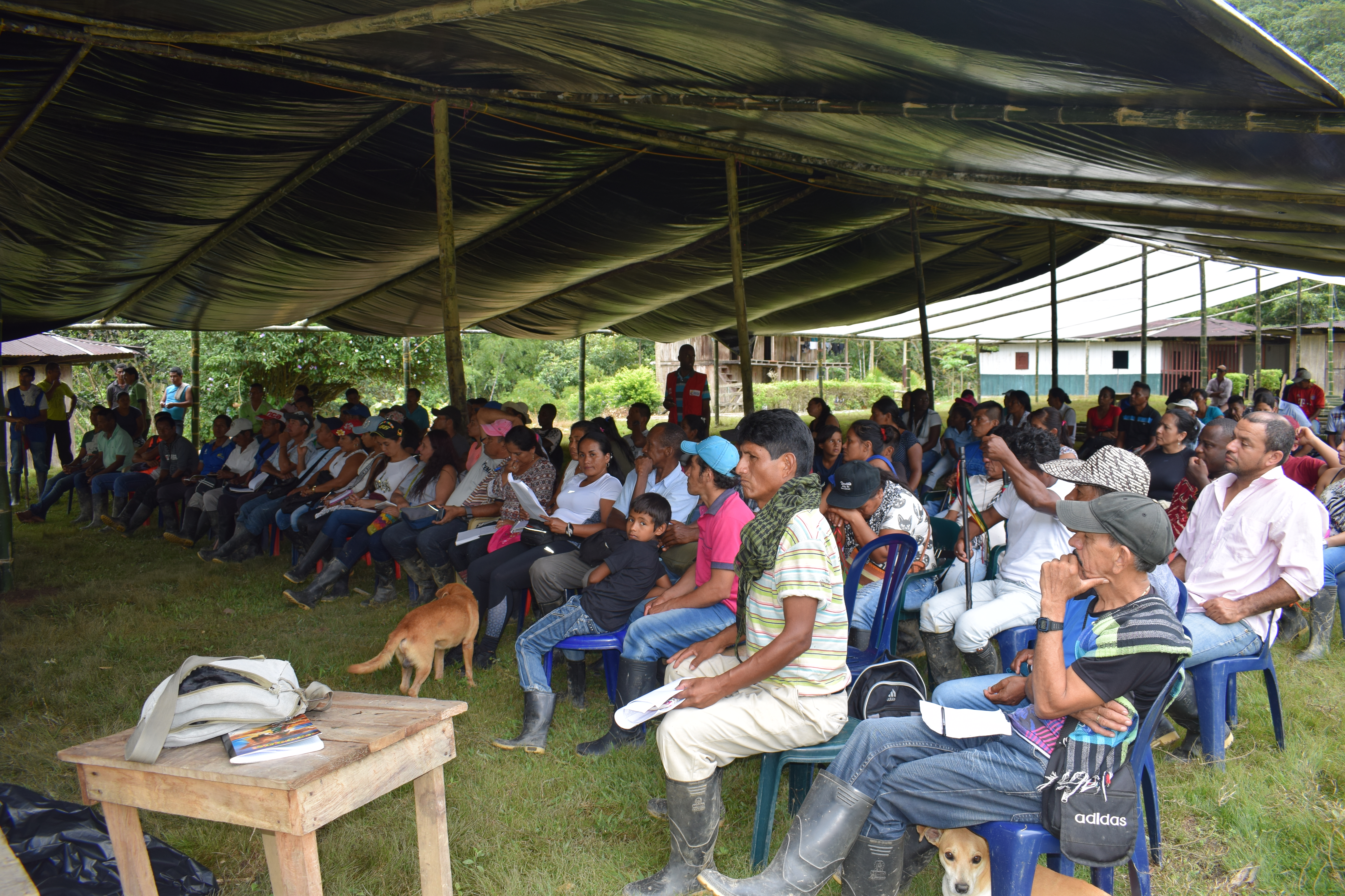 Atendiendo preasamblea comunitaria en El Playon, Valle del Cauca