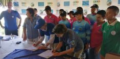Suscritos 8 acuerdos de conservación entre Parques Nacionales y familias de la Asociación Ecoturística de Taganga, Aecotag