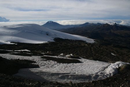 Se cierra el Parque Nacional Natural Los Nevados por cambio a nivel de alerta naranja en la actividad volcánica.
