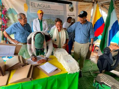 Parques Nacionales Naturales de Colombia suscribe 44 acuerdos de conservación con familias campesinas vulnerables del Parque Nacional Natural Paramillo